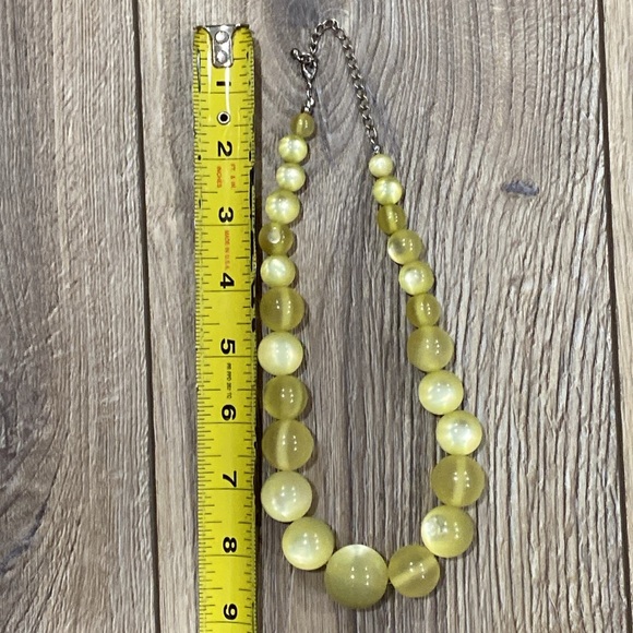 ⚡️2/$12⚡️Yellow Green Lucite Short Necklace - Picture 5 of 5